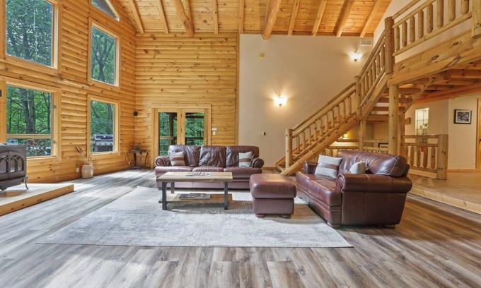 Carbon Hill Cabin | 100+ Acres- 4 Bedrooms, Sleeps 14, Hot Tub, Fire Pit & Game Room
