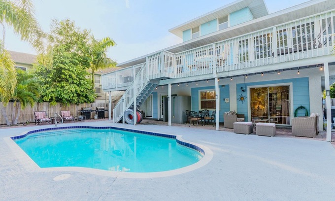 Siesta Key Condo | 100 Feet from the Beach – Charming 1BR Siesta Key Getaway