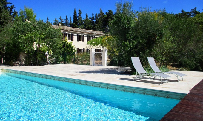 Uzes Apartment | 100% quiet in Uzès! Swimming-pool 12X8m, 60m²+private terrace, big garden, WIFI