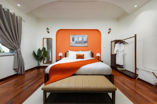 Yen Phu Villa | 1000m2 Private Villa Tay Ho 5min to West Lake 8BR