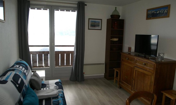 Prapoutel Apartment | 100m from resort center, balcony, parking, tv, ski locker, 43m², Les 7 Laux