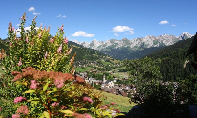 Le Grand-Bornand Apartment | 100m from ski slopes, Ground floor, fitness, swimming pool, sauna, parking, tv, ski locker, 60m²