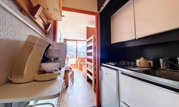Les Menuires Apartment | 100m from ski slopes, 2nd floor, balcony, tv, ski locker, 24m², Les Menuires