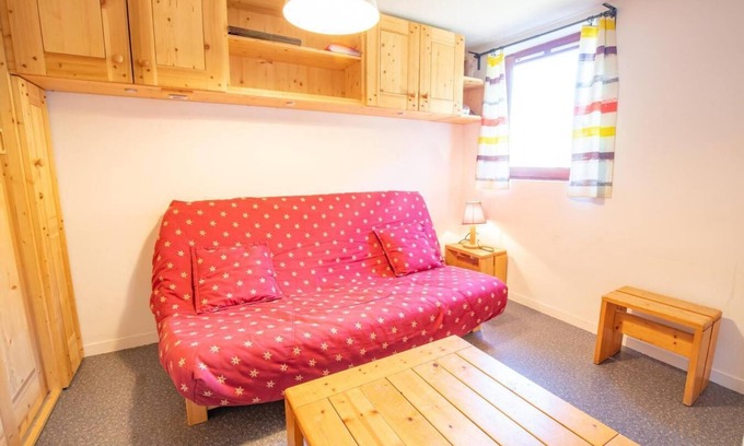 Villarodin-Bourget Apartment | 100m from ski slopes, 1st floor, balcony, parking, tv, ski locker, 47m², La Norma