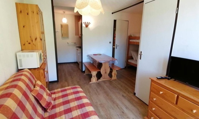 Montalbert Apartment | 100m from ski slopes, 1st floor, view ski slopes, balcony, tv, ski locker, 26m², Montalbert