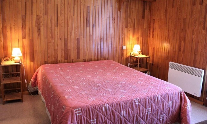 Les Claux Apartment | 100m from ski slopes, 1st floor, balcony, tv, ski locker, 38m², Vars