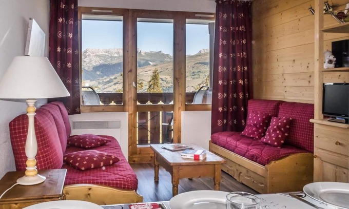 Bellentre Apartment | 100m from ski slopes, 1st floor, view mountain, balcony, tv, ski locker, 34m², Montchavin La Plagne