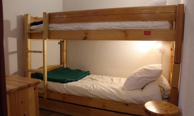 Risoul Apartment | 100m from ski slopes, view village, balcony, tv, ski locker, 23m², Risoul