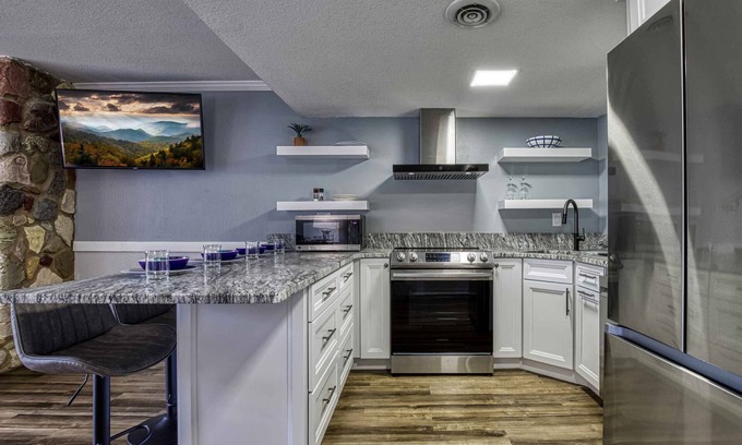Sevierville Condo | 1023 English Mtn by Beyond Expectations: Newly Renovated 5 Star Condo w/Views
