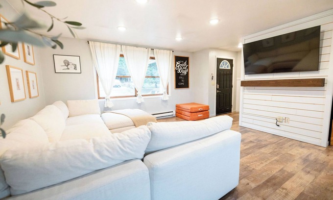 Sitka House | 105 Patterson Way - 3 bed, 1 bath