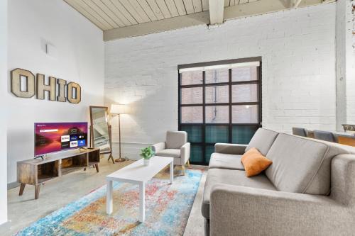 Downtown Cleveland Apartment | 108- The Cozy Comfy Spacious Loft Wi-Fi Parking Cafe