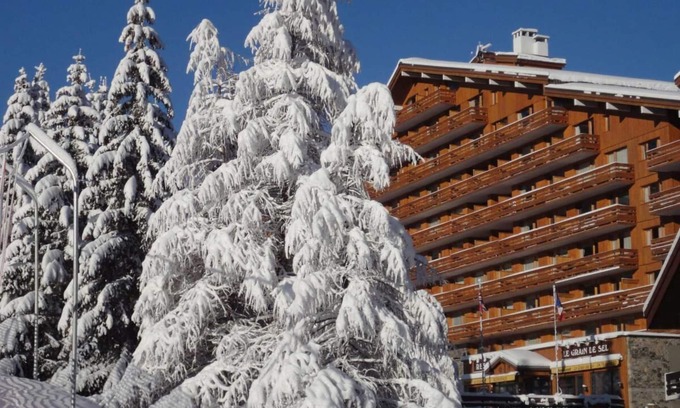 Meribel-Mottaret Apartment | 10m from ski slopes, 9th floor, balcony, ski locker, 40m², Méribel-Mottaret