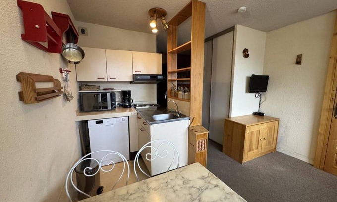 Saint-Chaffrey Apartment | 10m from ski slopes, 2nd floor, balcony, tv, 26m², Serre Chevalier