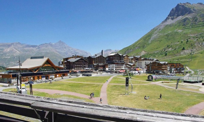 Tignes le Lac Apartment | 10m from ski slopes, 3rd floor, view mountain, balcony, tv, ski locker, 26m², Tignes