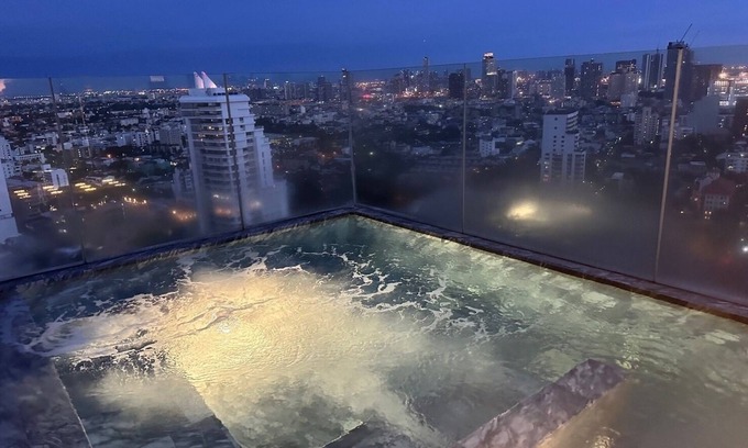 Sukhumvit Condo | 10min from Thonglor-Ekkamai Luxury1BR Condo with City Sky Pool view