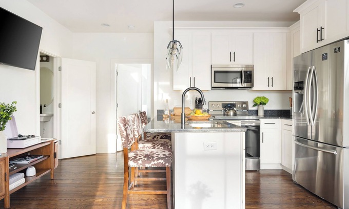 Chestnut Hill Apartment | 10min to DT | 3BR Home w/Bunk Rooms | Hart Suites