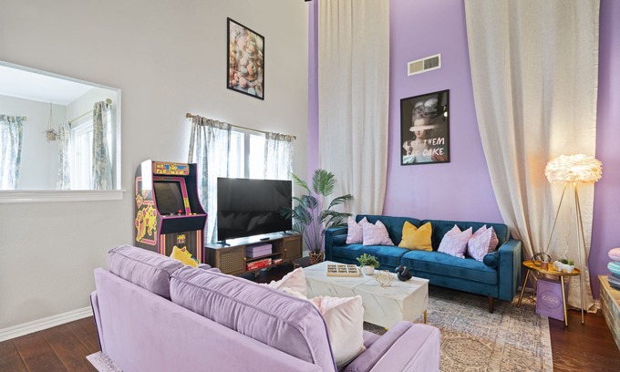 North San Antonio - SAT House | 10min to SAT - Eclectic 4bd - McAlister Park Haven