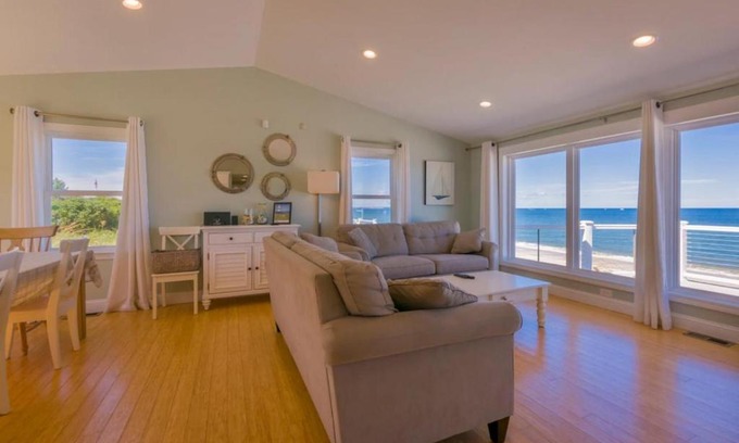 East Sandwich House | 11 Captain Crocker Road East Sandwich Cape Cod- -Oceanside Oasi