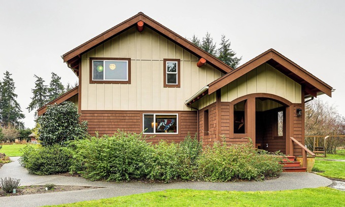 Port Angeles House | 11 Mi to Olympic National Park: Home w/Deck!