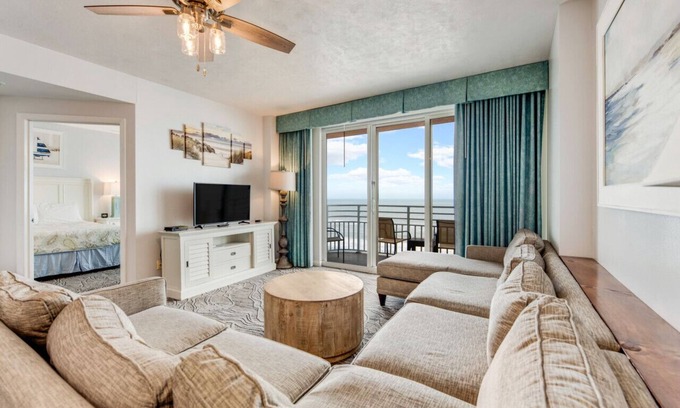 Daytona Beach Apartment | 1104 11th floor condo