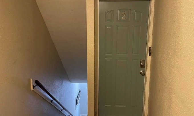 Downtown Dubuque Apartment | 1129 #2/Charming 1-bedroom apartment with WiFi, AC, Free parking
