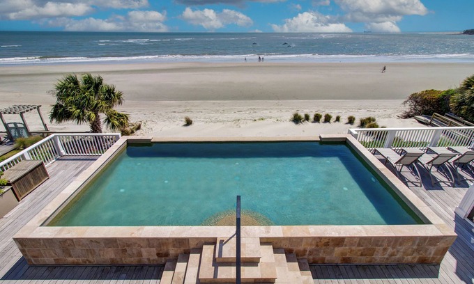 Isle of Palms House | 114 Ocean Boulevard by AvantStay | Beachfront | Infinity Pool!
