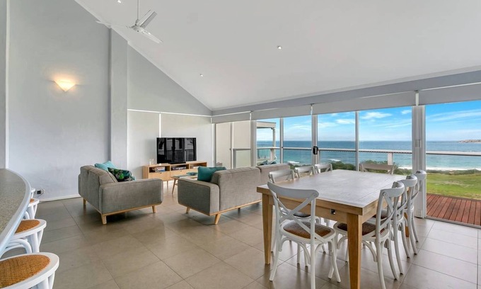 Hayborough House | 115 Seagull - Beachfront - Wi-Fi