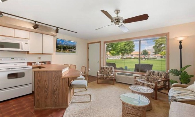 Quincy Condo | #119 Crescent Bar Tropical Paradise with access to large pool and hot tub
