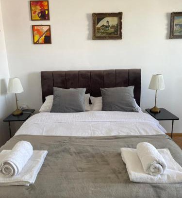 Reghin Apartment | 12 Home