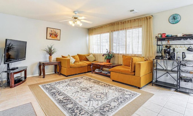 Lakeville House | 12 Mi to Energy Corridor Family Home with Grill!