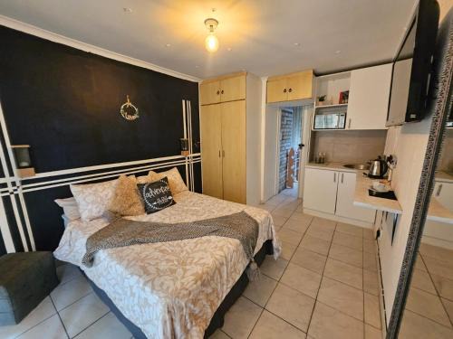 Grassy Park Apartment | 12 on lake