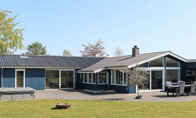 Nørre Hurup House | 12 person holiday home in Hadsund-By Traum