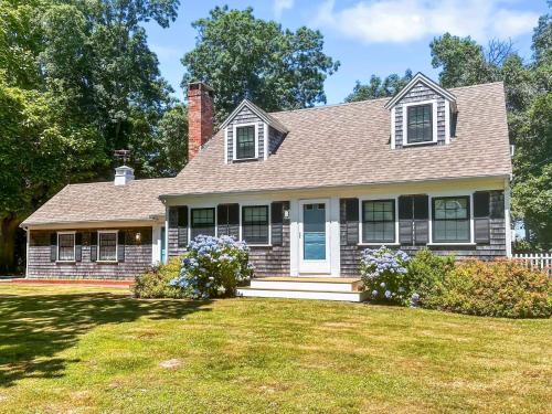 East Sandwich House | 12 Roberts Way East Sandwich Cape Cod - Salty Dog