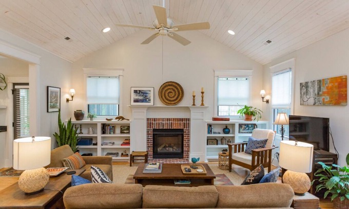 Breeze Hill House | 12 South luxury guest cottage offers comfort and a great location!