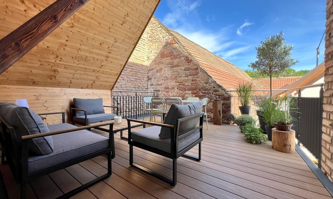 Blaesheim House | 120m² village house with 3 bedrooms and terrace, ideal for couples of friends