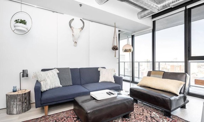 Downtown Winnipeg Condo | (1210)Downtown Glasshouse Gorgeous 2BR 1BATH +PARKING+Fast WiFi (311)