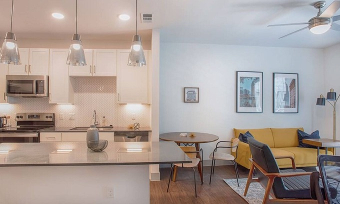 Govalle Apartment | 1278 · ★NEW★ 2 Standing Desks, WFH Ready in ATX, w/ Pool!