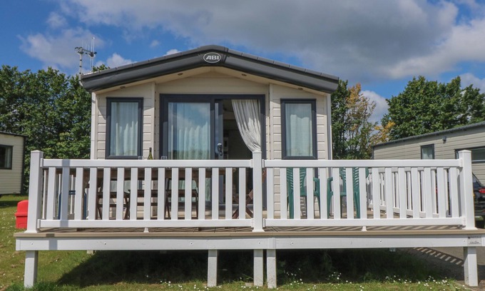 Bembridge Cottage | 128 CROSSWINDS, pet friendly, country holiday cottage in Bembridge