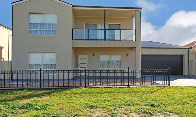Goolwa South House | 12A Billabong Rd - Contemporary holiday living opposite the golf course