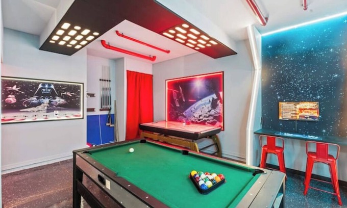 Legacy Park House | 12PPL Luxury Disney Retreat Game Room Poolnn