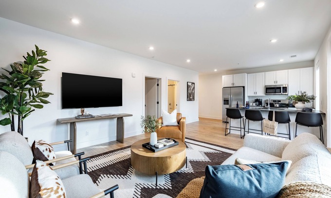 Nashville House | 13 Condos Near Downtown Nashville | 26 Total Bedrooms, Sleeps 90 | The Heights