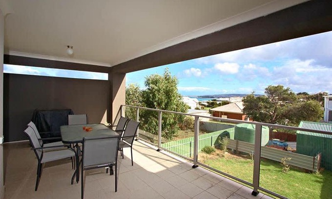 Hayborough Apartment | 13 Elliot Ave - Pets Negotiable - BYO Linen