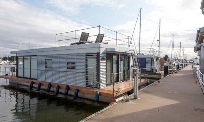 Kroeslin Boat Rental | 13. Hausboot Zudar 50 m² - Hausboot Zudar