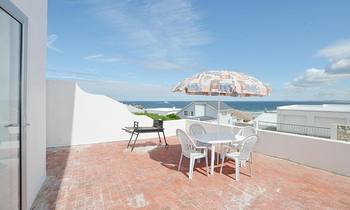 Yzerfontein Apartment | 13 on Main Beach Flat