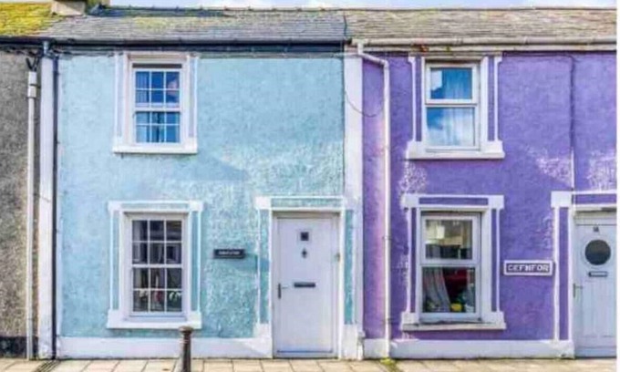 Aberaeron House | 13 Tabernacle Str. Cosy little house by the sea.