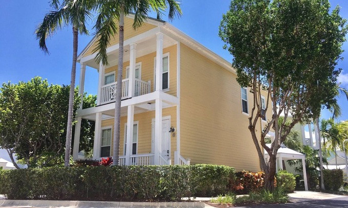 Islamorada House | 132 Anglers Reef Islamorada- POOL, DOCK, BIKES INCL