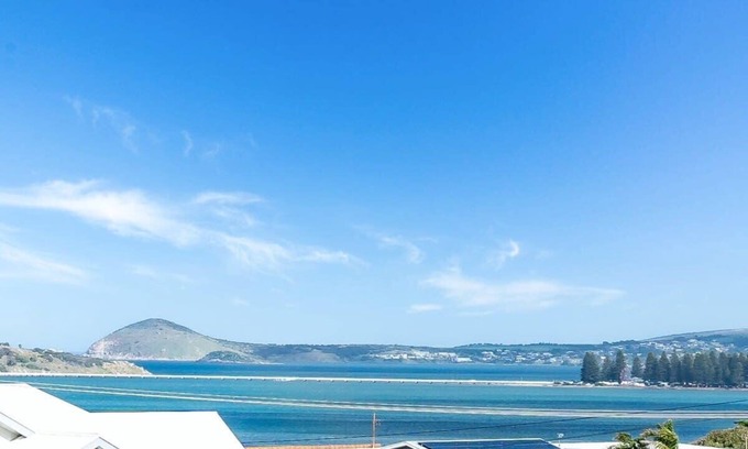 Hayborough House | 13A Elliot Ave - SeaViews - Walk to Beach - Bikeway - Wi-Fi