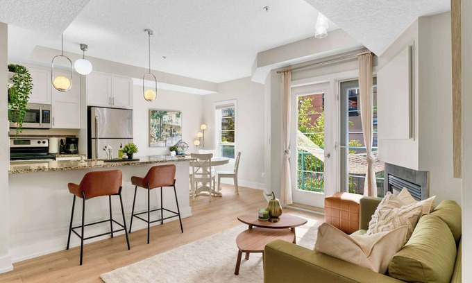 Connaught Apartment | 13th Ave - DT Calgary - 2BD 2BA - Sleeps 5