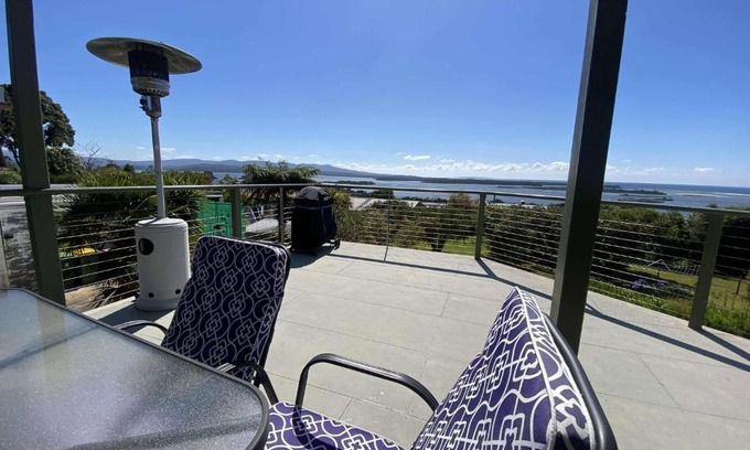 Mallacoota House | 14 Brady Street