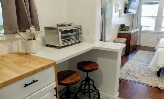 Mariposa Apartment | #14 Darling Vintage Apt - Historic Downtown Stripnn